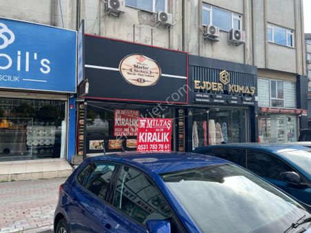 Merter Tekstil Merkezi'nde Cadde Üzeri 80m2 Kiralık Mağaza