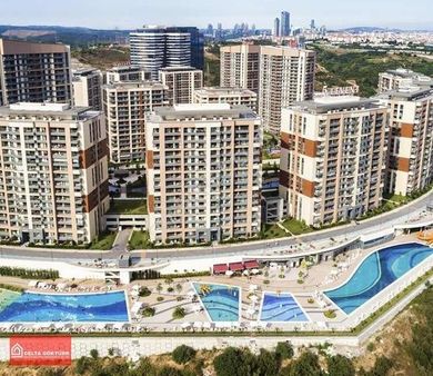 Delta Göktürk'ten 5. Leventte Havuz Cephe Bahçe Katı 2+1 Daire