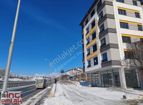 Cadde Üzerinde,devlet Hastanesine Yakın, Amerikan Mutfaklı 2+1