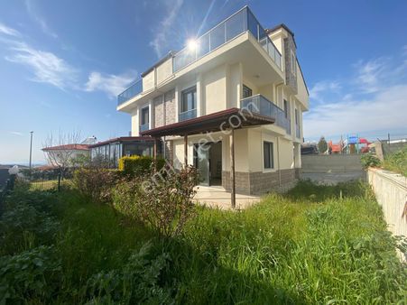 Soğucak'ta Geniş Bahçeli 4+1 Sıfır Satılık Villa