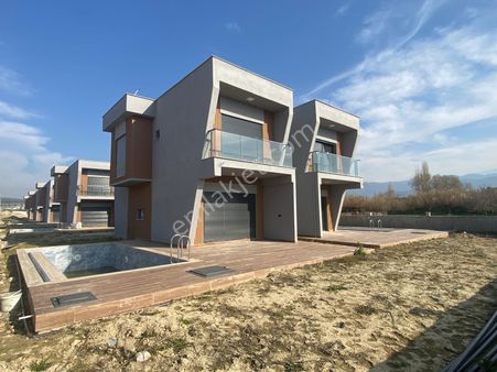 Davutlar'da Denize 600 Metre Mesafe'de 3+1 Akıllı Ev Sistemli Satılık Villa