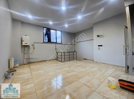 Halkalı Meydanda Metronun Dibinde Depolu Dükkan