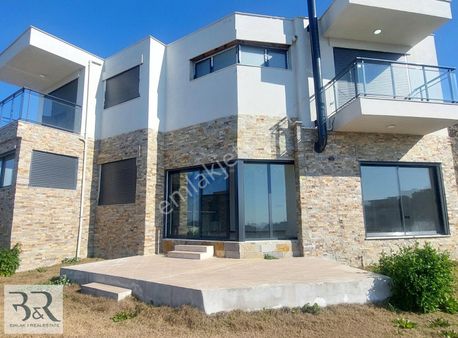 Kuşadası Yayla Köyde Deniz Manzaralı Ve Özel Havuzlu 7+1 Villa