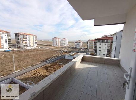 Yıldırım Emlak'tan İstiklalde 3+1 Ara Kat Köşe Başı Sifir Daire