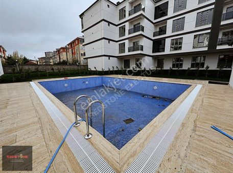 Redstone'dan Nusratiyede Site İçi Havuzlu Bahçeli A.mutfaklı 1+1