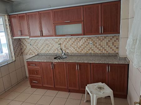 Balıkesir/edremit'te Eski Kaymakamlık Ve Bankalar 300m3x1 Jeotermalli 4.kat Daire