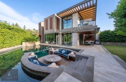 Bodrum Bitez'de Denize Sıfır Site İçerisinde Satılık Villa