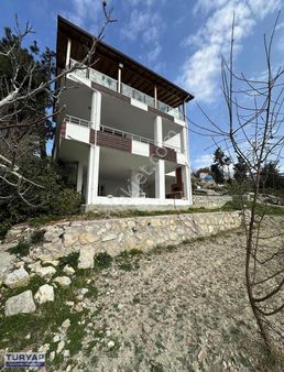 Eşsiz Manzaralı Bahçeli Triplex