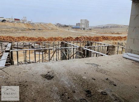 Ana Cadde Üzerinde Satılık Asma Katlı Köşe Dükkan