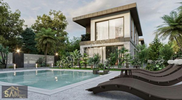 Urla Çeşmealtında 3+1 Havuzlu Sitede Müstakil Denize 400m. Villa