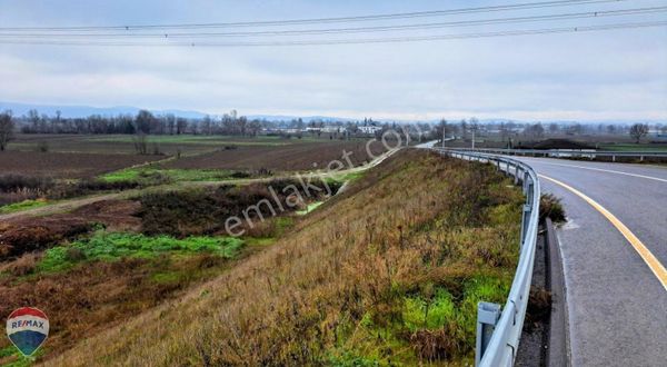 Remax Maviden Adp. Abalı'da 2400 M² Yerleşime Yakın Arazi