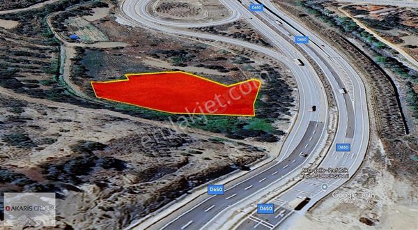 Bilecik - İstanbul Yolunda Lejantlı Akaryakıt İstasyonu Arsası