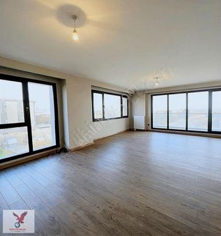 Avcılar Firüzköyde Site İçi 3+1 Göl Manzaralı Dairee