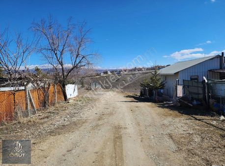 Karşıyakada Etrafı Çevrili Manzaralı Köşe Tek Tapu Arsa.....