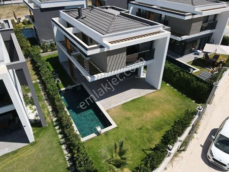 Rs Netten'den Bahçeli, Özel Havuzlu Satılık 4+1 Müstakil Villa