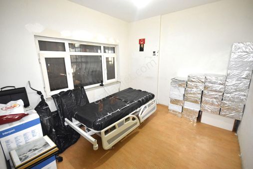 Erva Emlak'tan Sefaköy Merkez'de 60m2 Düz Ayak Kiralık İş Yeri