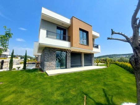 Davutlar'da Doğa Manzaralı 3+1 Havuzlu Villalar