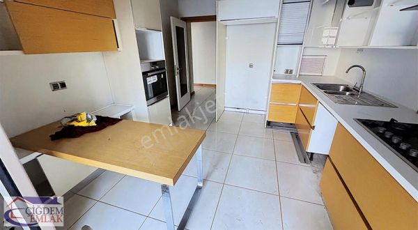 Çiğdem Emlaktan The İst Veliefendi'de Satılık 2+1 Daire