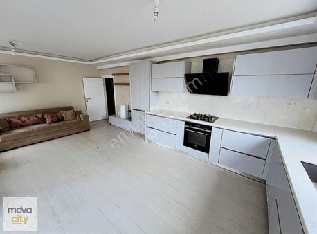 Uzay Çınar Sitesinde Komple Yapılı Ara Kat Satılık Lüks Daire