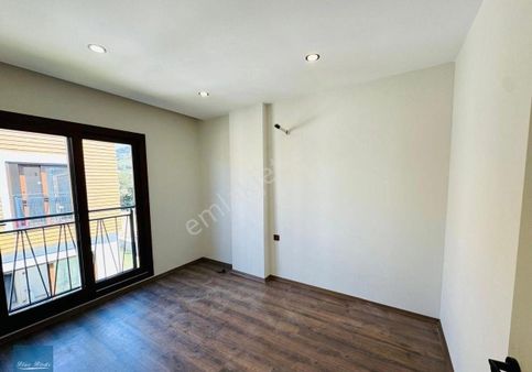 Sıfır Geniş Bahceli 3+1 Villa