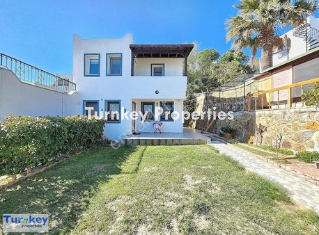 Gümüşlükte Satılık Özel Bahçeli Ev, Bağımsız Ahşap Ve Manzara