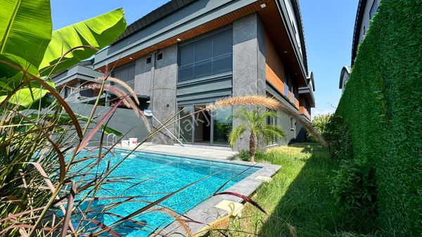 Konyaaltı Satılık Villa, Ultra Lüks 7+1 Müstakil Havuz Ve Bahçe