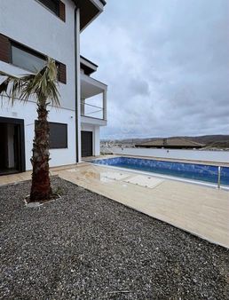 Nevi Gayrimenkul'den Çavuş'ta Satılık Villa