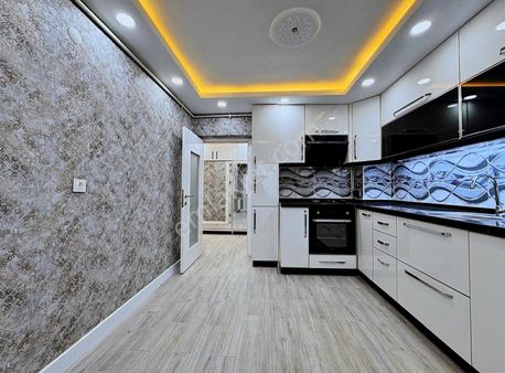 Yavuz Emlaktan Asansörlü Ön Cephe 3.arakat Lüks Yapılı 3+1 Daire