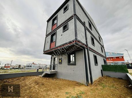 Merkezde Alt Yapılı İskanlı Geniş Bahçeli Müstakil Villa