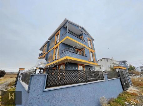 ▃▅▇han Gayrimenkul▇▅▃ Parka Cephe Müstakil Geniş Bahçeli Villa