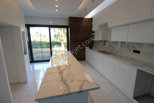 Kuyulukta Site İçerisinde Manzaralı 4+1 Villa