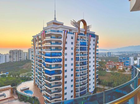 Alanya'da Otel Konseptli Azura Park'ta Eşsiz Manzaralı 1+1 Daire