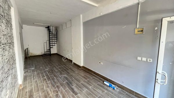 Kemeraltı Mahallesi Asma Katlı Kiralık Dükkan