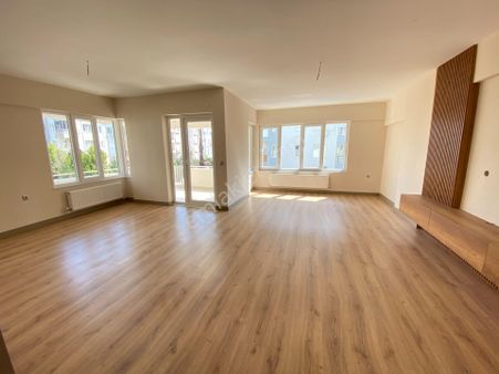 İçi Full Yenilenmiş Çok Geniş Arakat 3+1