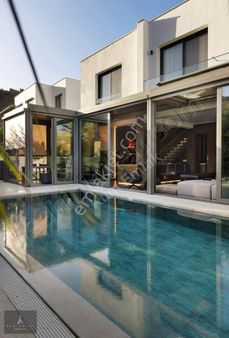 Bodrum Ortakent'te Satılık Manzaralı Villa