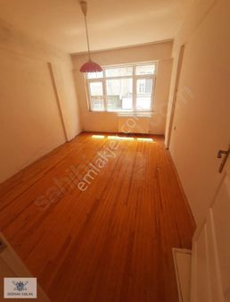 Sığınak Emlak'tan Doğalgazlı Masrafsız Müstakil Köşe Başı