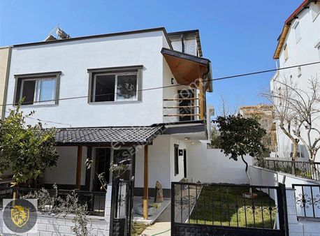 Şenbağlar'dan Deniz Manzaralı Müstakil Çok Geniş 4+1 Yazlık