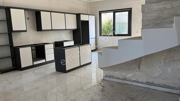 Mersin Susanoğlunda Denize 400m Havuzlu Lüks Villa