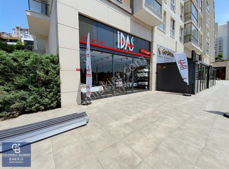 Bahçeşehir'de Kurumsal Kiracılı Satılık Dükkan Harika Konumda