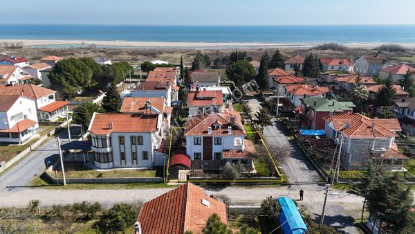 Engiz Tatil Köyünde Eşyalı Satılık Villa