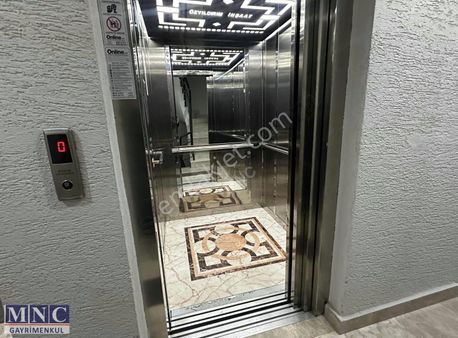 İkiye Ayrılmış Ve Çok Şık Dizayn Edilmiş 4+2 Çatı Dubleksi