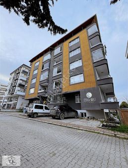 Tramvay Yoluna Yürüme Mesafesinde Bahçeli 3+1 Daire