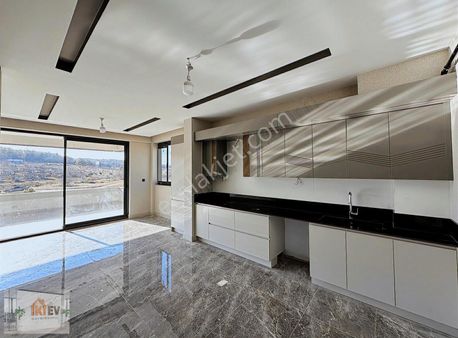 İkiev Gayrimenkulden Yamaçtepede Orman Manzaralı 4+1 Geniş Daire