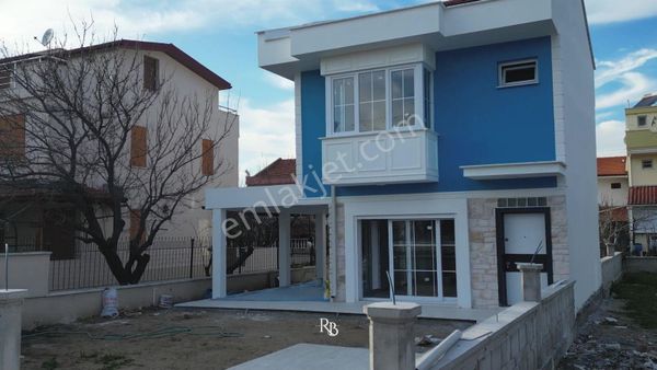 **salihleraltında Gülkent'te Lüks Ve Şık 3 Katlı Vılla!**