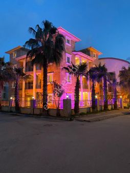 Lara Barınaklarda Malikane Satılık 10+1 Sahil Yolunda