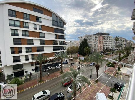 Bahçelievler Teomanpaşa Cadde Üzeri Bakımlı 3+1 Satılık Daire