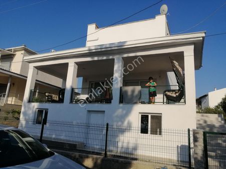 Çeşme’nin Gözde Bölgesinde, Site İçinde, Deniz Manzaralı Lüks 4+1 Villa!