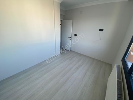 Akhisar Efem Gayrimenkulden Efendi Satılık 2+1 Daire!!!