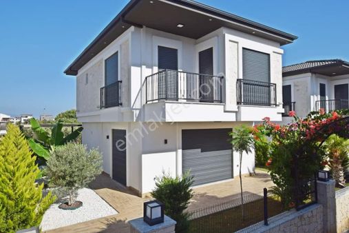 Didim Efelerde Havuzlusitede 3+1 Müstakil Villa