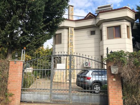 Alya Emlk’tan Satılık Villa Muhteşem Konumda Kadıköy
